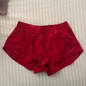 Lululemon low rise hotty hot 2.5 shorts